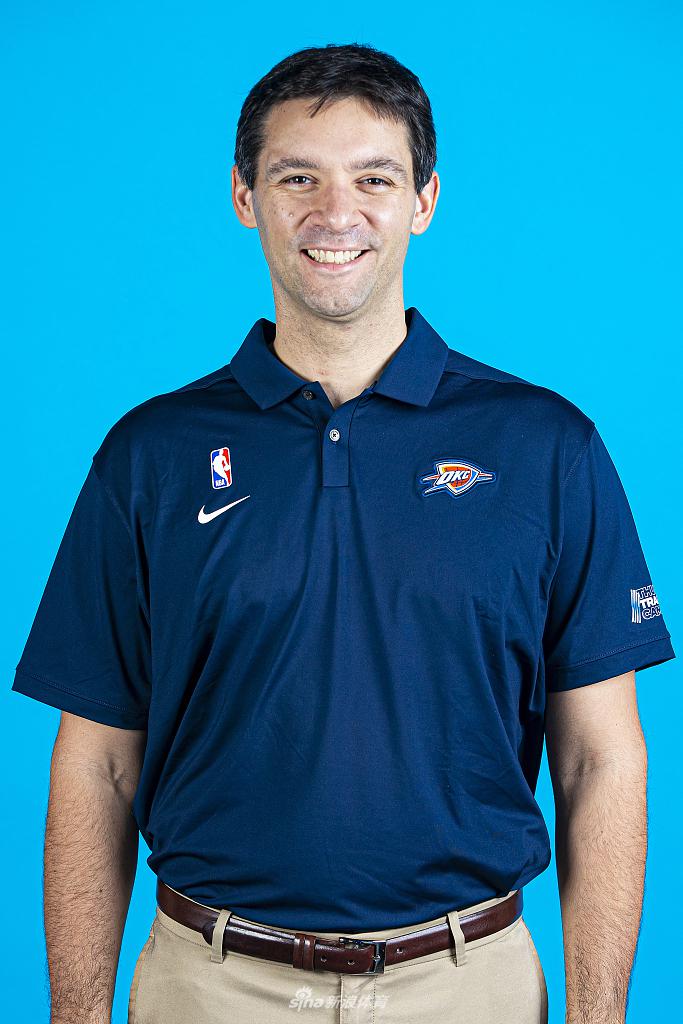 亚博娱乐平台 -英超赛程吃紧,俄克拉荷马雷霆赛后防线松动,赛场秩序良好,身体对抗强度拉满