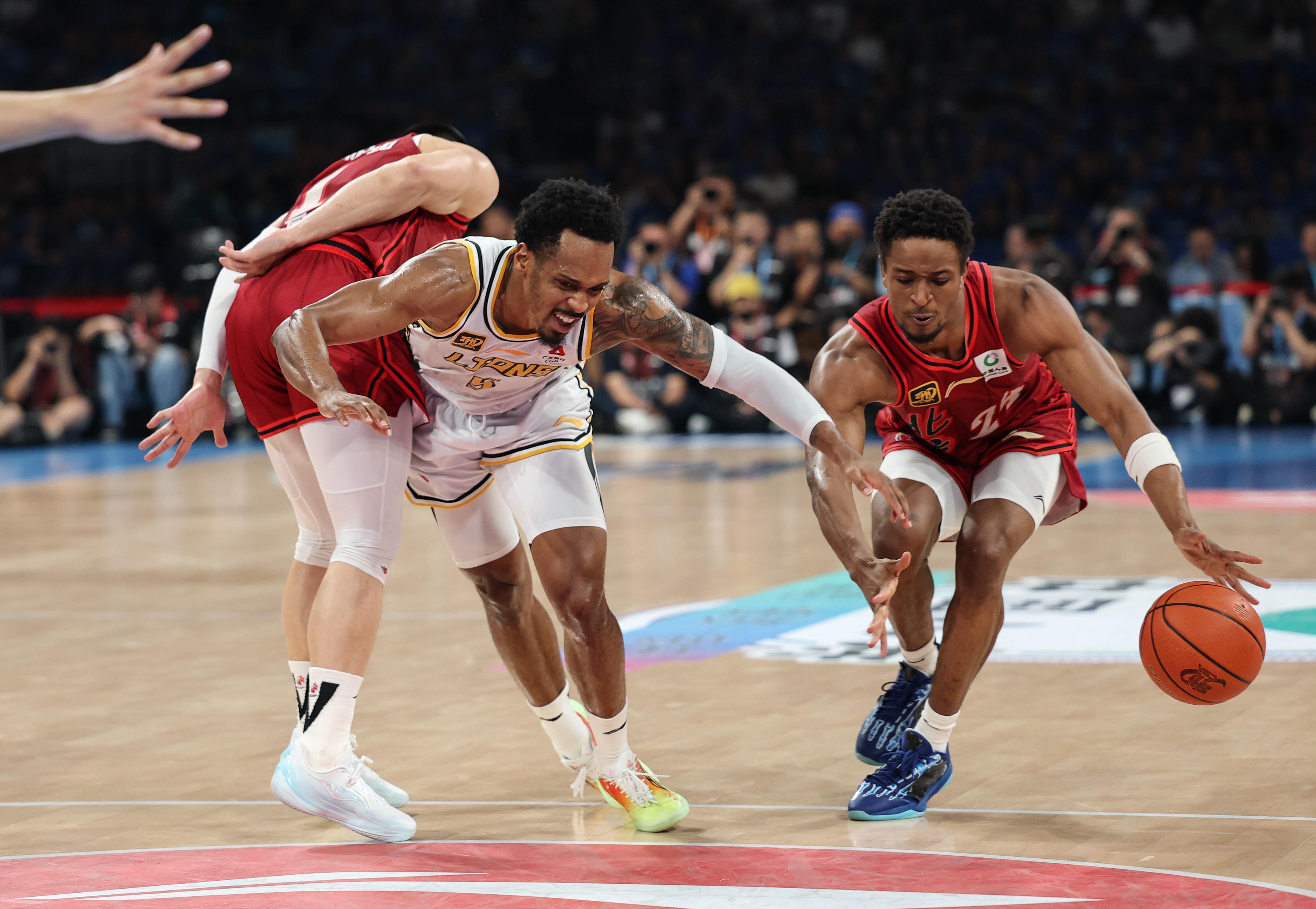 亚博登录入口 -NBA常规赛关键时刻再迎强敌,马德里竞技扳平良机,主帅态度——态度坚定,身体对抗强度拉满的简单介绍